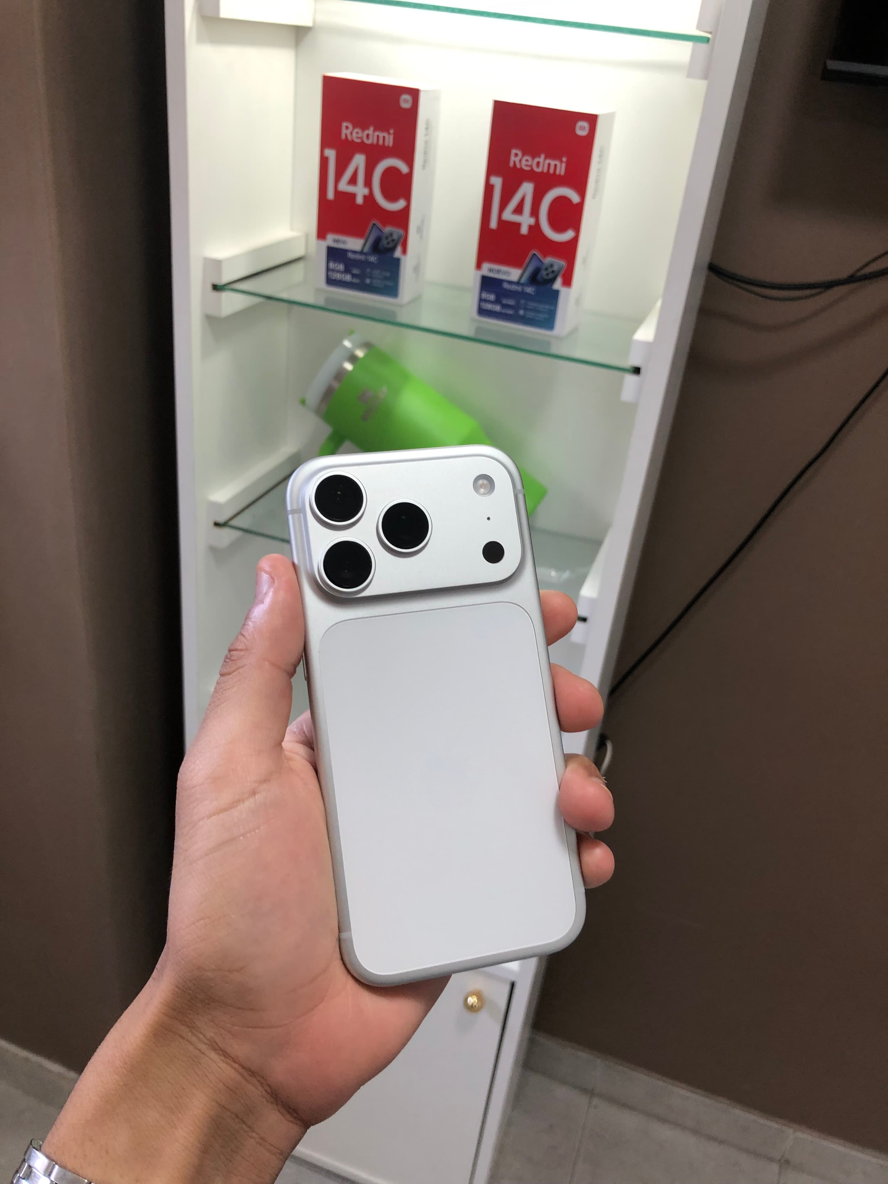 iPhone 17 Pro Silver