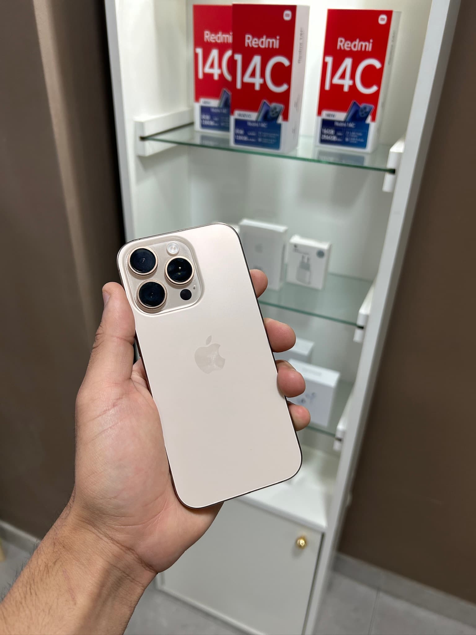 iPhone 16 Pro Max Titanio Natural